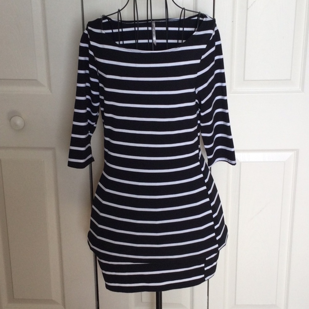 3/4 inch sleeve striped black/white dress